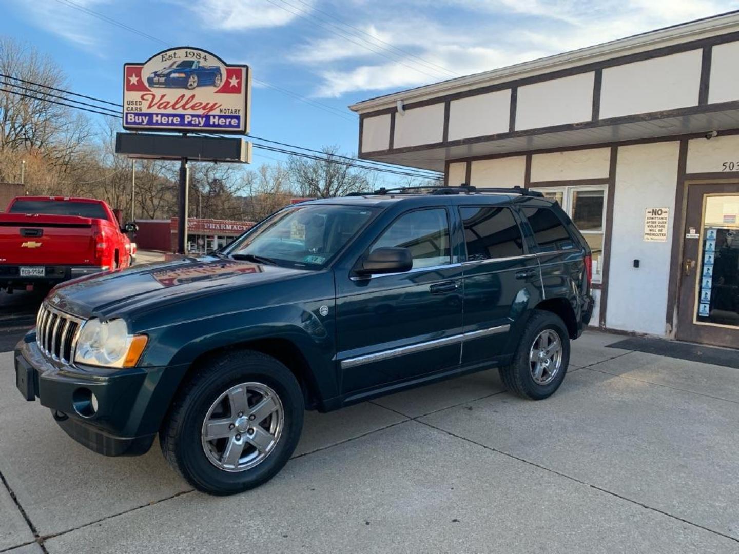 2005 GREEN JEEP GRAND CHEROKEE LIMITED (1J4HR58205C) with an 5.7L engine, Automatic transmission, located at 503 First Street, Canonsburg, PA, 15317, (724) 745-0566, 40.266006, -80.178413 - Photo#0