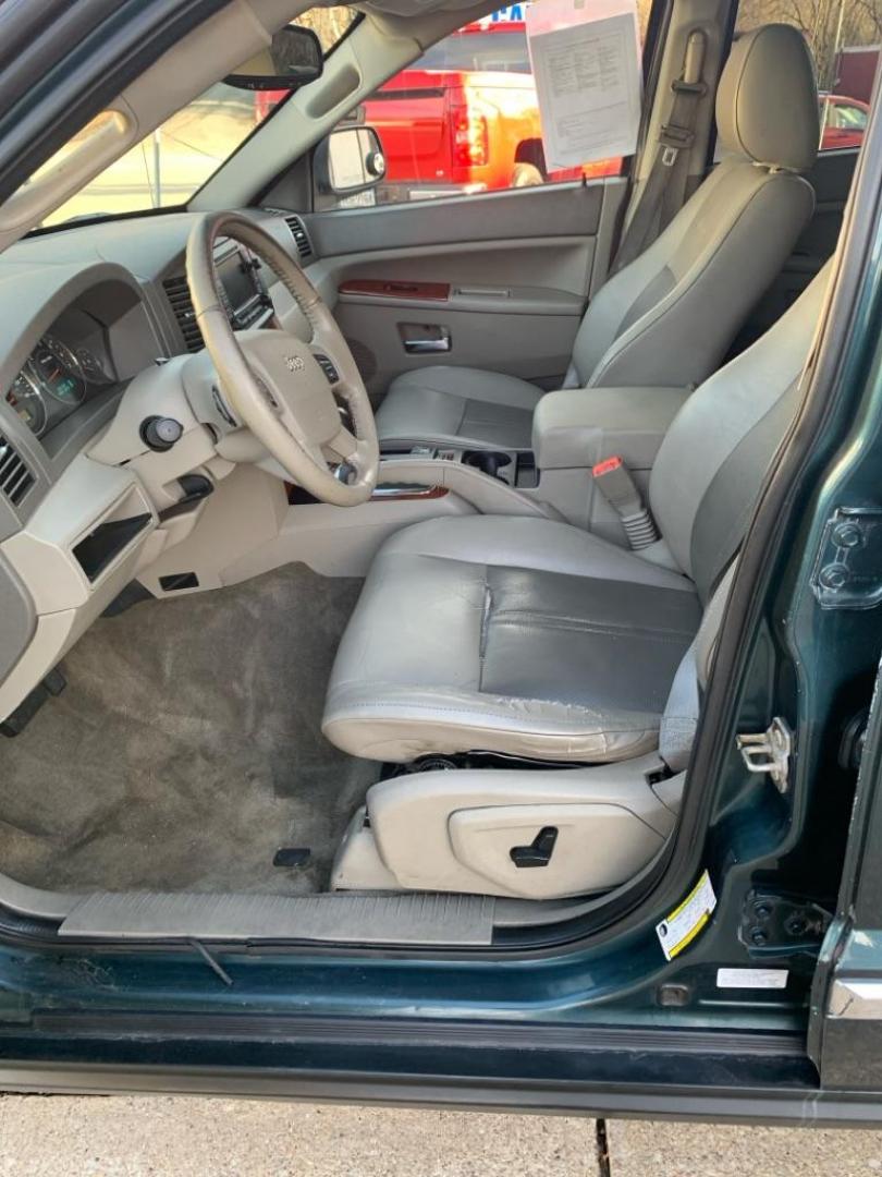 2005 GREEN JEEP GRAND CHEROKEE LIMITED (1J4HR58205C) with an 5.7L engine, Automatic transmission, located at 503 First Street, Canonsburg, PA, 15317, (724) 745-0566, 40.266006, -80.178413 - Photo#13