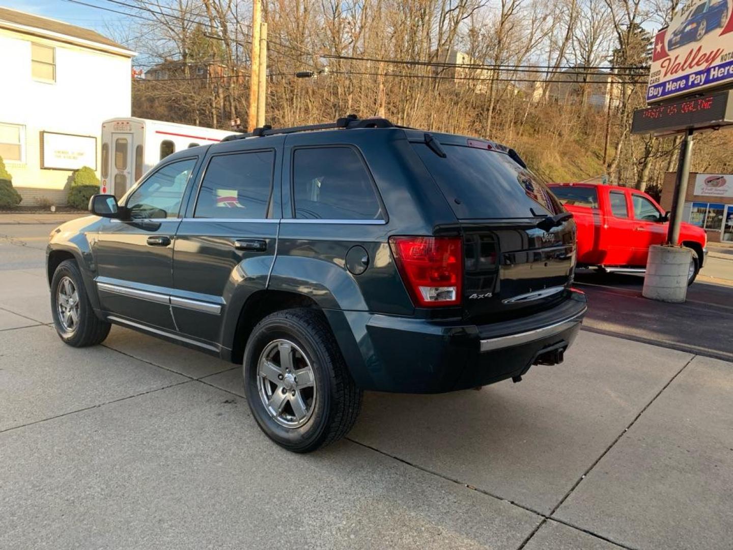 2005 GREEN JEEP GRAND CHEROKEE LIMITED (1J4HR58205C) with an 5.7L engine, Automatic transmission, located at 503 First Street, Canonsburg, PA, 15317, (724) 745-0566, 40.266006, -80.178413 - Photo#1
