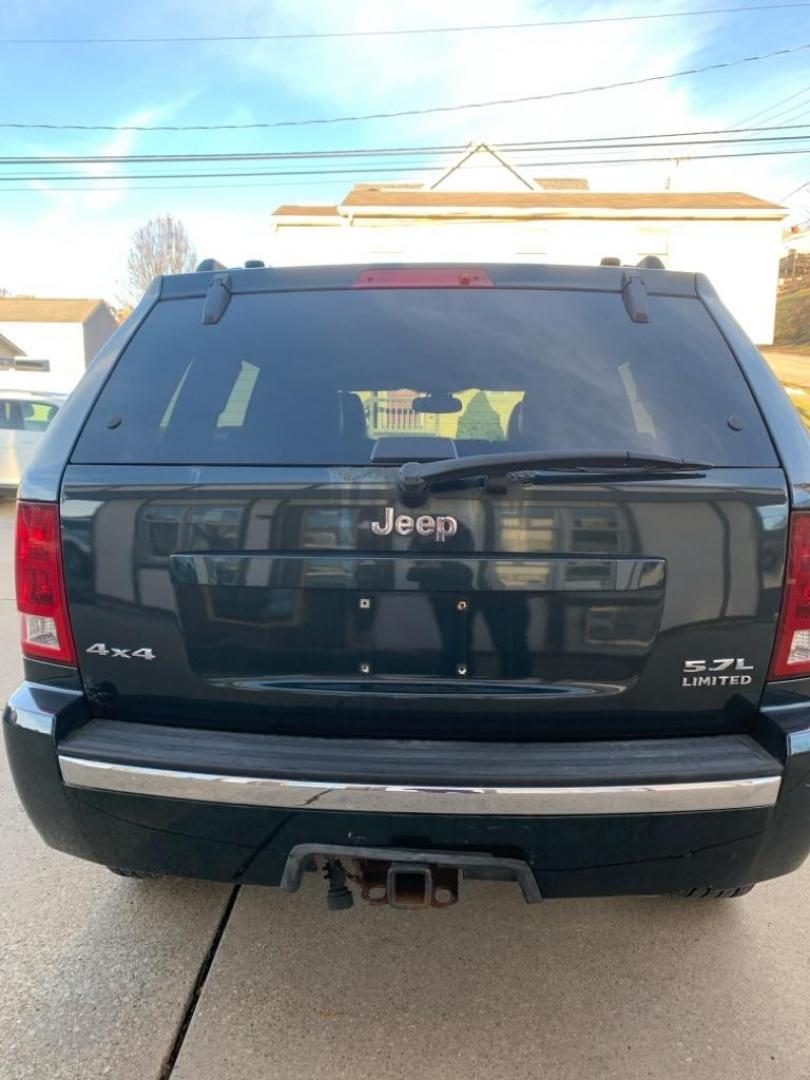 2005 GREEN JEEP GRAND CHEROKEE LIMITED (1J4HR58205C) with an 5.7L engine, Automatic transmission, located at 503 First Street, Canonsburg, PA, 15317, (724) 745-0566, 40.266006, -80.178413 - Photo#2