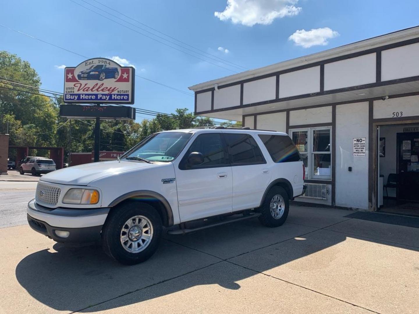 2000 WHITE FORD EXPEDITION XLT (1FMRU15L2YL) with an 5.4L engine, Automatic transmission, located at 503 First Street, Canonsburg, PA, 15317, (724) 745-0566, 40.266006, -80.178413 - CAR FAX AVAILABLE! TOW PACKAGE, AM/FM/CD CHANGER/ TAPE, PREMIUM SOUND, LEATHER, 3RD ROW, CRUISE CONTROL, POWER DRIVER'S SEAT, KEYLESS ENTRY, RUNNING BOARDS, POWER LOCKS WINDOWS and MIRRORS, REAR CLIMATE CONTROL WE FINANCE! FAST AND EASY APPROVALS! CALL US OR APPLY ONLINE: 724-745-0566 OFFIC - Photo#0