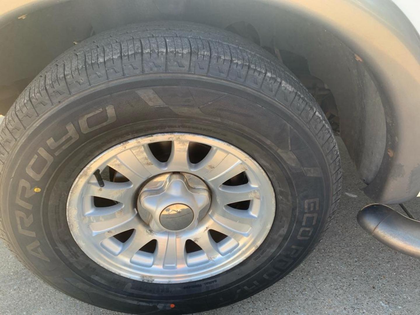 2000 WHITE FORD EXPEDITION XLT (1FMRU15L2YL) with an 5.4L engine, Automatic transmission, located at 503 First Street, Canonsburg, PA, 15317, (724) 745-0566, 40.266006, -80.178413 - CAR FAX AVAILABLE! TOW PACKAGE, AM/FM/CD CHANGER/ TAPE, PREMIUM SOUND, LEATHER, 3RD ROW, CRUISE CONTROL, POWER DRIVER'S SEAT, KEYLESS ENTRY, RUNNING BOARDS, POWER LOCKS WINDOWS and MIRRORS, REAR CLIMATE CONTROL WE FINANCE! FAST AND EASY APPROVALS! CALL US OR APPLY ONLINE: 724-745-0566 OFFIC - Photo#9