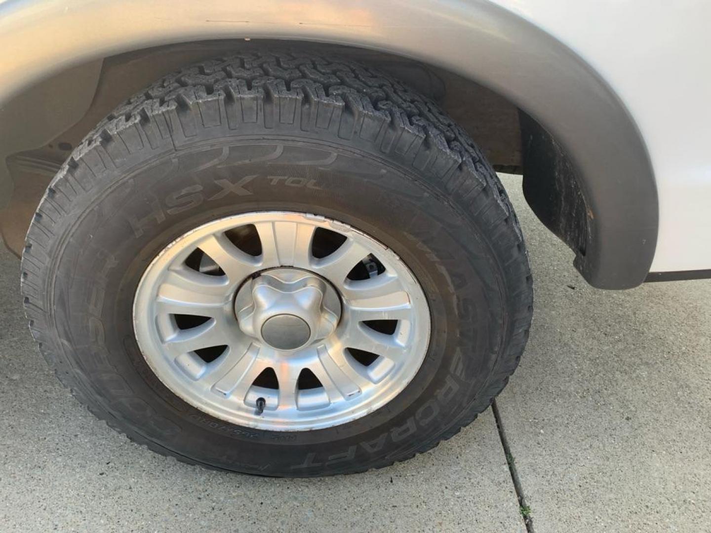 2000 WHITE FORD EXPEDITION XLT (1FMRU15L2YL) with an 5.4L engine, Automatic transmission, located at 503 First Street, Canonsburg, PA, 15317, (724) 745-0566, 40.266006, -80.178413 - CAR FAX AVAILABLE! TOW PACKAGE, AM/FM/CD CHANGER/ TAPE, PREMIUM SOUND, LEATHER, 3RD ROW, CRUISE CONTROL, POWER DRIVER'S SEAT, KEYLESS ENTRY, RUNNING BOARDS, POWER LOCKS WINDOWS and MIRRORS, REAR CLIMATE CONTROL WE FINANCE! FAST AND EASY APPROVALS! CALL US OR APPLY ONLINE: 724-745-0566 OFFIC - Photo#10