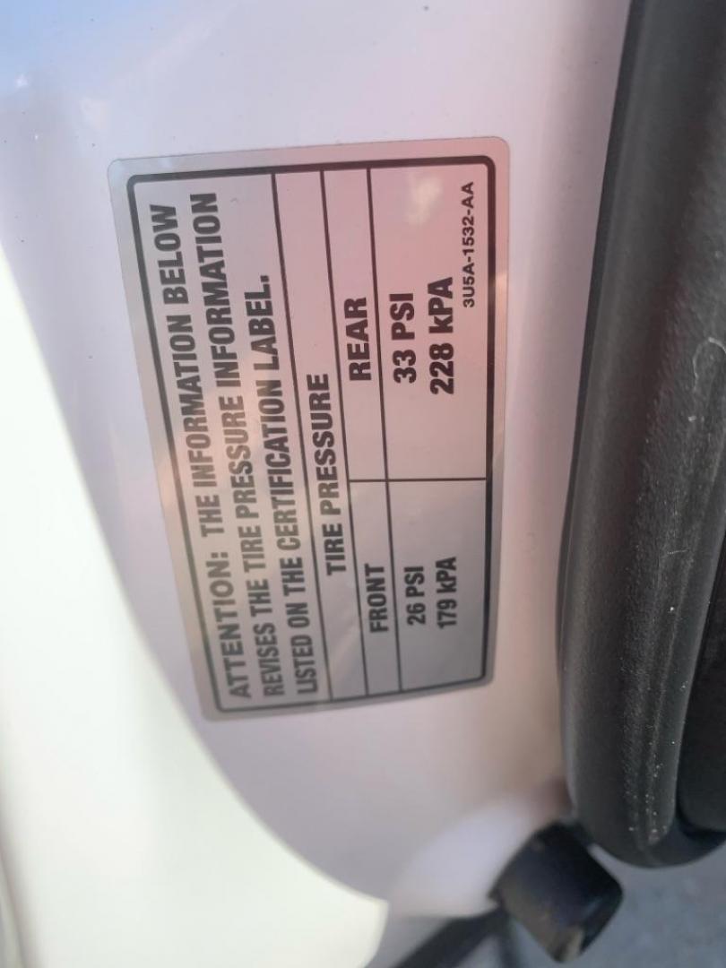 2000 WHITE FORD EXPEDITION XLT (1FMRU15L2YL) with an 5.4L engine, Automatic transmission, located at 503 First Street, Canonsburg, PA, 15317, (724) 745-0566, 40.266006, -80.178413 - CAR FAX AVAILABLE! TOW PACKAGE, AM/FM/CD CHANGER/ TAPE, PREMIUM SOUND, LEATHER, 3RD ROW, CRUISE CONTROL, POWER DRIVER'S SEAT, KEYLESS ENTRY, RUNNING BOARDS, POWER LOCKS WINDOWS and MIRRORS, REAR CLIMATE CONTROL WE FINANCE! FAST AND EASY APPROVALS! CALL US OR APPLY ONLINE: 724-745-0566 OFFIC - Photo#15