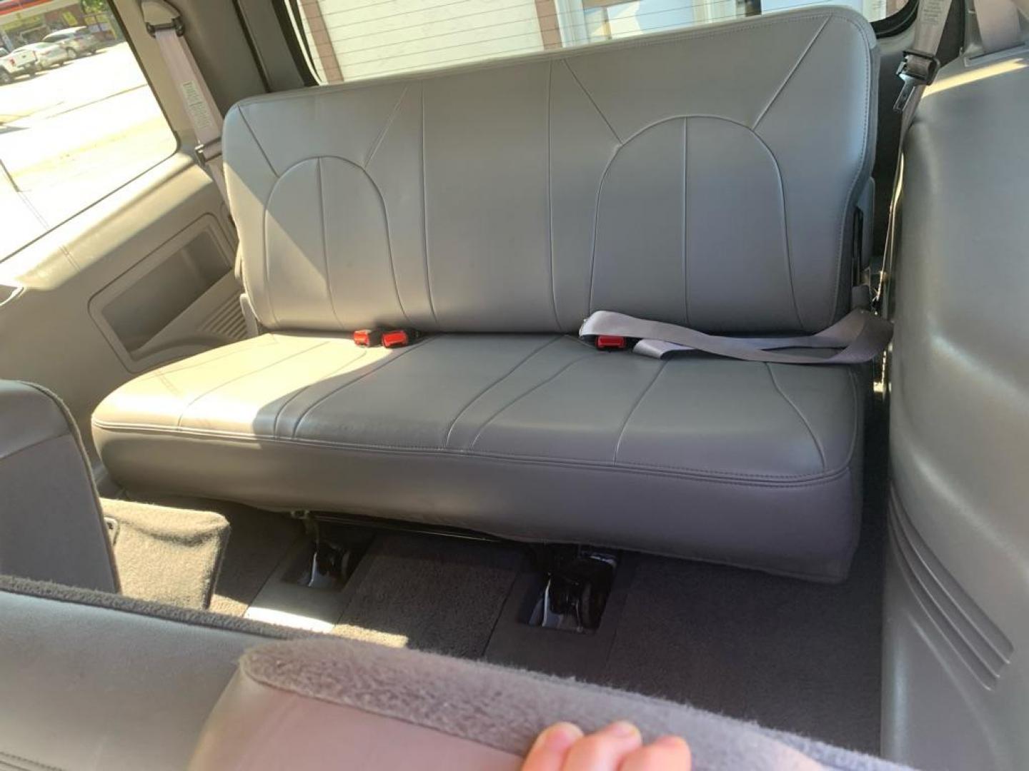 2000 WHITE FORD EXPEDITION XLT (1FMRU15L2YL) with an 5.4L engine, Automatic transmission, located at 503 First Street, Canonsburg, PA, 15317, (724) 745-0566, 40.266006, -80.178413 - CAR FAX AVAILABLE! TOW PACKAGE, AM/FM/CD CHANGER/ TAPE, PREMIUM SOUND, LEATHER, 3RD ROW, CRUISE CONTROL, POWER DRIVER'S SEAT, KEYLESS ENTRY, RUNNING BOARDS, POWER LOCKS WINDOWS and MIRRORS, REAR CLIMATE CONTROL WE FINANCE! FAST AND EASY APPROVALS! CALL US OR APPLY ONLINE: 724-745-0566 OFFIC - Photo#19
