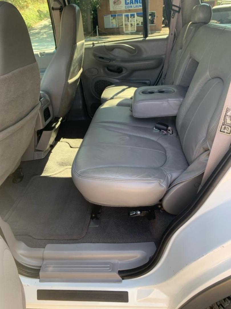2000 WHITE FORD EXPEDITION XLT (1FMRU15L2YL) with an 5.4L engine, Automatic transmission, located at 503 First Street, Canonsburg, PA, 15317, (724) 745-0566, 40.266006, -80.178413 - CAR FAX AVAILABLE! TOW PACKAGE, AM/FM/CD CHANGER/ TAPE, PREMIUM SOUND, LEATHER, 3RD ROW, CRUISE CONTROL, POWER DRIVER'S SEAT, KEYLESS ENTRY, RUNNING BOARDS, POWER LOCKS WINDOWS and MIRRORS, REAR CLIMATE CONTROL WE FINANCE! FAST AND EASY APPROVALS! CALL US OR APPLY ONLINE: 724-745-0566 OFFIC - Photo#20
