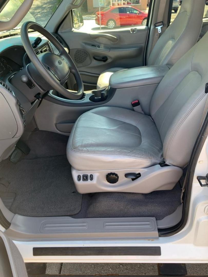 2000 WHITE FORD EXPEDITION XLT (1FMRU15L2YL) with an 5.4L engine, Automatic transmission, located at 503 First Street, Canonsburg, PA, 15317, (724) 745-0566, 40.266006, -80.178413 - CAR FAX AVAILABLE! TOW PACKAGE, AM/FM/CD CHANGER/ TAPE, PREMIUM SOUND, LEATHER, 3RD ROW, CRUISE CONTROL, POWER DRIVER'S SEAT, KEYLESS ENTRY, RUNNING BOARDS, POWER LOCKS WINDOWS and MIRRORS, REAR CLIMATE CONTROL WE FINANCE! FAST AND EASY APPROVALS! CALL US OR APPLY ONLINE: 724-745-0566 OFFIC - Photo#21