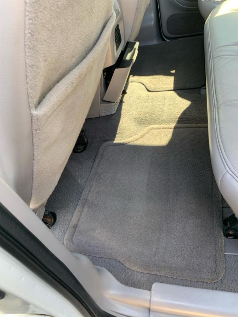 2000 WHITE FORD EXPEDITION XLT (1FMRU15L2YL) with an 5.4L engine, Automatic transmission, located at 503 First Street, Canonsburg, PA, 15317, (724) 745-0566, 40.266006, -80.178413 - CAR FAX AVAILABLE! TOW PACKAGE, AM/FM/CD CHANGER/ TAPE, PREMIUM SOUND, LEATHER, 3RD ROW, CRUISE CONTROL, POWER DRIVER'S SEAT, KEYLESS ENTRY, RUNNING BOARDS, POWER LOCKS WINDOWS and MIRRORS, REAR CLIMATE CONTROL WE FINANCE! FAST AND EASY APPROVALS! CALL US OR APPLY ONLINE: 724-745-0566 OFFIC - Photo#24