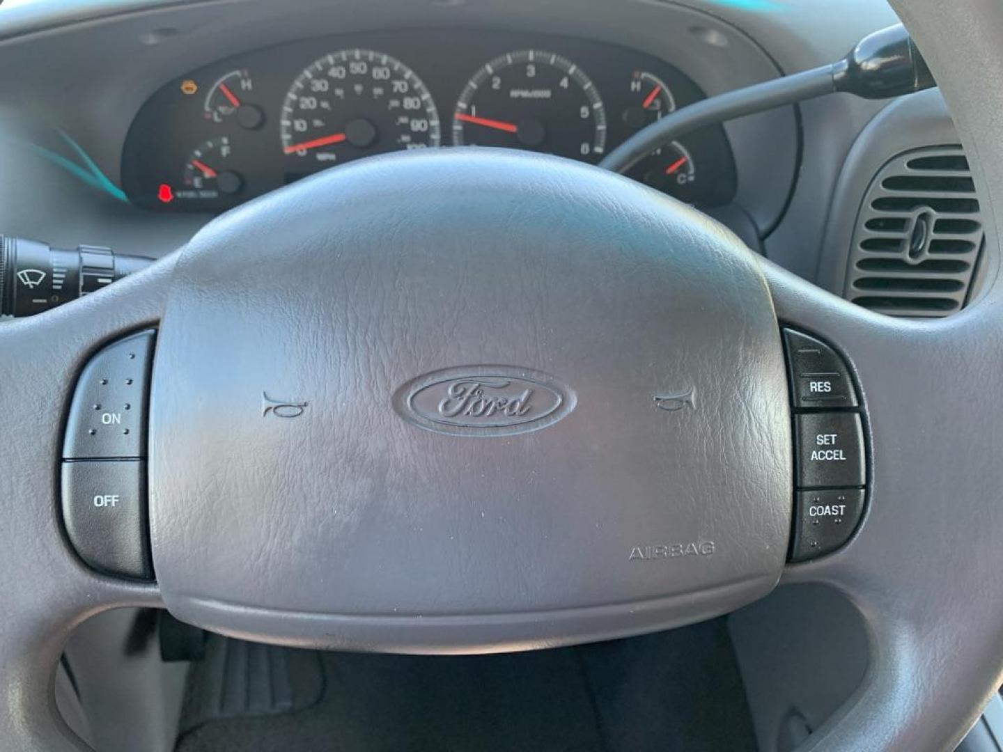 2000 WHITE FORD EXPEDITION XLT (1FMRU15L2YL) with an 5.4L engine, Automatic transmission, located at 503 First Street, Canonsburg, PA, 15317, (724) 745-0566, 40.266006, -80.178413 - CAR FAX AVAILABLE! TOW PACKAGE, AM/FM/CD CHANGER/ TAPE, PREMIUM SOUND, LEATHER, 3RD ROW, CRUISE CONTROL, POWER DRIVER'S SEAT, KEYLESS ENTRY, RUNNING BOARDS, POWER LOCKS WINDOWS and MIRRORS, REAR CLIMATE CONTROL WE FINANCE! FAST AND EASY APPROVALS! CALL US OR APPLY ONLINE: 724-745-0566 OFFIC - Photo#28