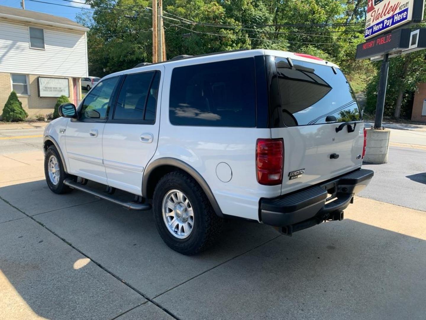 2000 WHITE FORD EXPEDITION XLT (1FMRU15L2YL) with an 5.4L engine, Automatic transmission, located at 503 First Street, Canonsburg, PA, 15317, (724) 745-0566, 40.266006, -80.178413 - CAR FAX AVAILABLE! TOW PACKAGE, AM/FM/CD CHANGER/ TAPE, PREMIUM SOUND, LEATHER, 3RD ROW, CRUISE CONTROL, POWER DRIVER'S SEAT, KEYLESS ENTRY, RUNNING BOARDS, POWER LOCKS WINDOWS and MIRRORS, REAR CLIMATE CONTROL WE FINANCE! FAST AND EASY APPROVALS! CALL US OR APPLY ONLINE: 724-745-0566 OFFIC - Photo#2