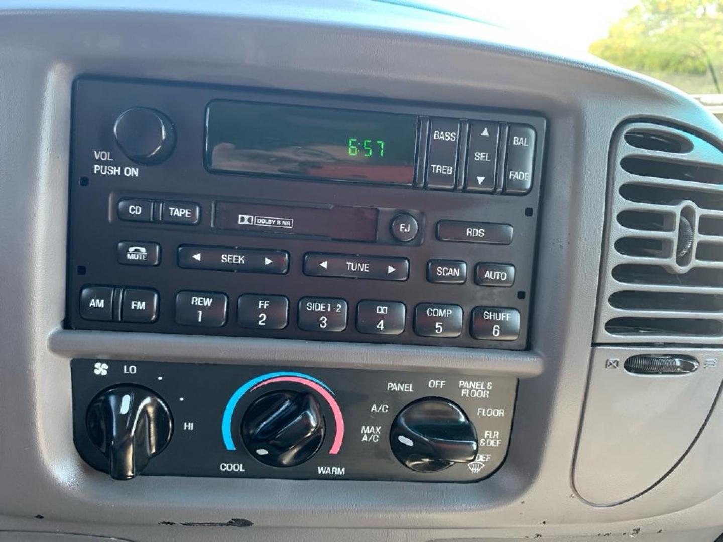 2000 WHITE FORD EXPEDITION XLT (1FMRU15L2YL) with an 5.4L engine, Automatic transmission, located at 503 First Street, Canonsburg, PA, 15317, (724) 745-0566, 40.266006, -80.178413 - CAR FAX AVAILABLE! TOW PACKAGE, AM/FM/CD CHANGER/ TAPE, PREMIUM SOUND, LEATHER, 3RD ROW, CRUISE CONTROL, POWER DRIVER'S SEAT, KEYLESS ENTRY, RUNNING BOARDS, POWER LOCKS WINDOWS and MIRRORS, REAR CLIMATE CONTROL WE FINANCE! FAST AND EASY APPROVALS! CALL US OR APPLY ONLINE: 724-745-0566 OFFIC - Photo#29