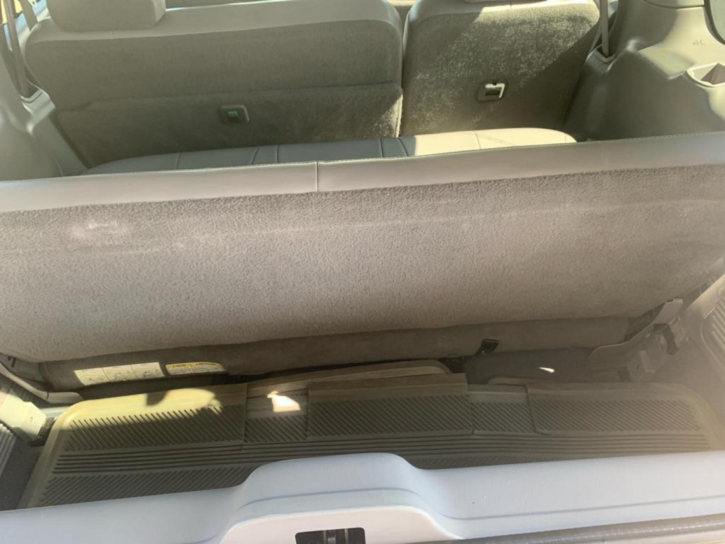 2000 WHITE FORD EXPEDITION XLT (1FMRU15L2YL) with an 5.4L engine, Automatic transmission, located at 503 First Street, Canonsburg, PA, 15317, (724) 745-0566, 40.266006, -80.178413 - CAR FAX AVAILABLE! TOW PACKAGE, AM/FM/CD CHANGER/ TAPE, PREMIUM SOUND, LEATHER, 3RD ROW, CRUISE CONTROL, POWER DRIVER'S SEAT, KEYLESS ENTRY, RUNNING BOARDS, POWER LOCKS WINDOWS and MIRRORS, REAR CLIMATE CONTROL WE FINANCE! FAST AND EASY APPROVALS! CALL US OR APPLY ONLINE: 724-745-0566 OFFIC - Photo#8