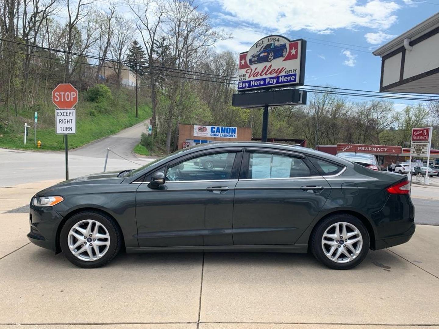 2016 GRAY FORD FUSION SE (3FA6P0H72GR) with an 2.5L engine, Automatic transmission, located at 503 First Street, Canonsburg, PA, 15317, (724) 745-0566, 40.266006, -80.178413 - Photo#0