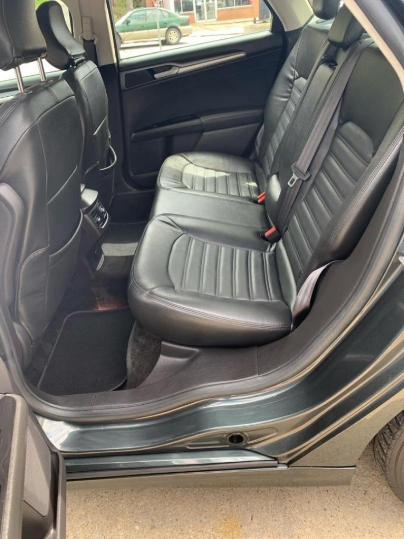 2016 GRAY FORD FUSION SE (3FA6P0H72GR) with an 2.5L engine, Automatic transmission, located at 503 First Street, Canonsburg, PA, 15317, (724) 745-0566, 40.266006, -80.178413 - Photo#16