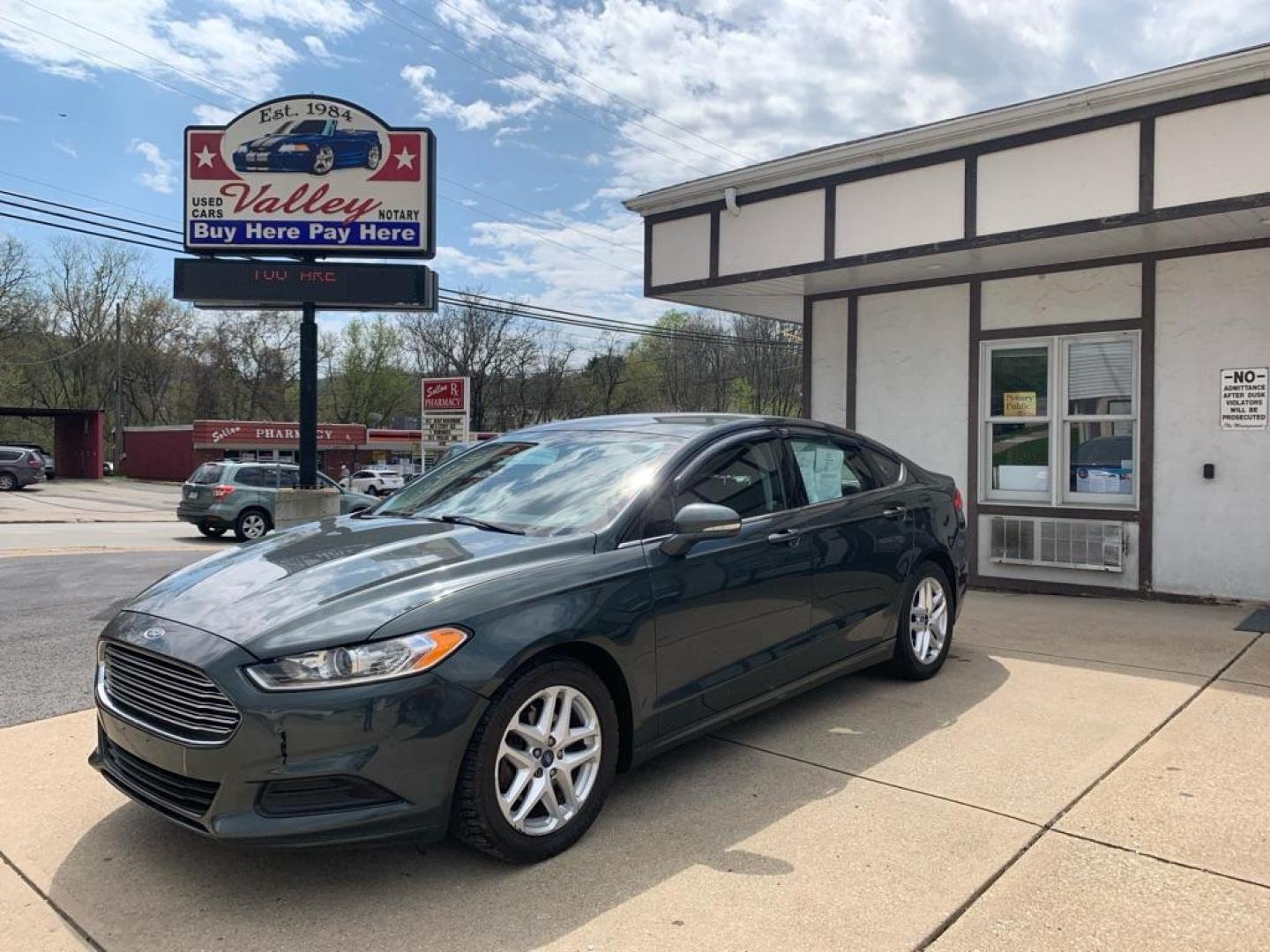 2016 GRAY FORD FUSION SE (3FA6P0H72GR) with an 2.5L engine, Automatic transmission, located at 503 First Street, Canonsburg, PA, 15317, (724) 745-0566, 40.266006, -80.178413 - Photo#3