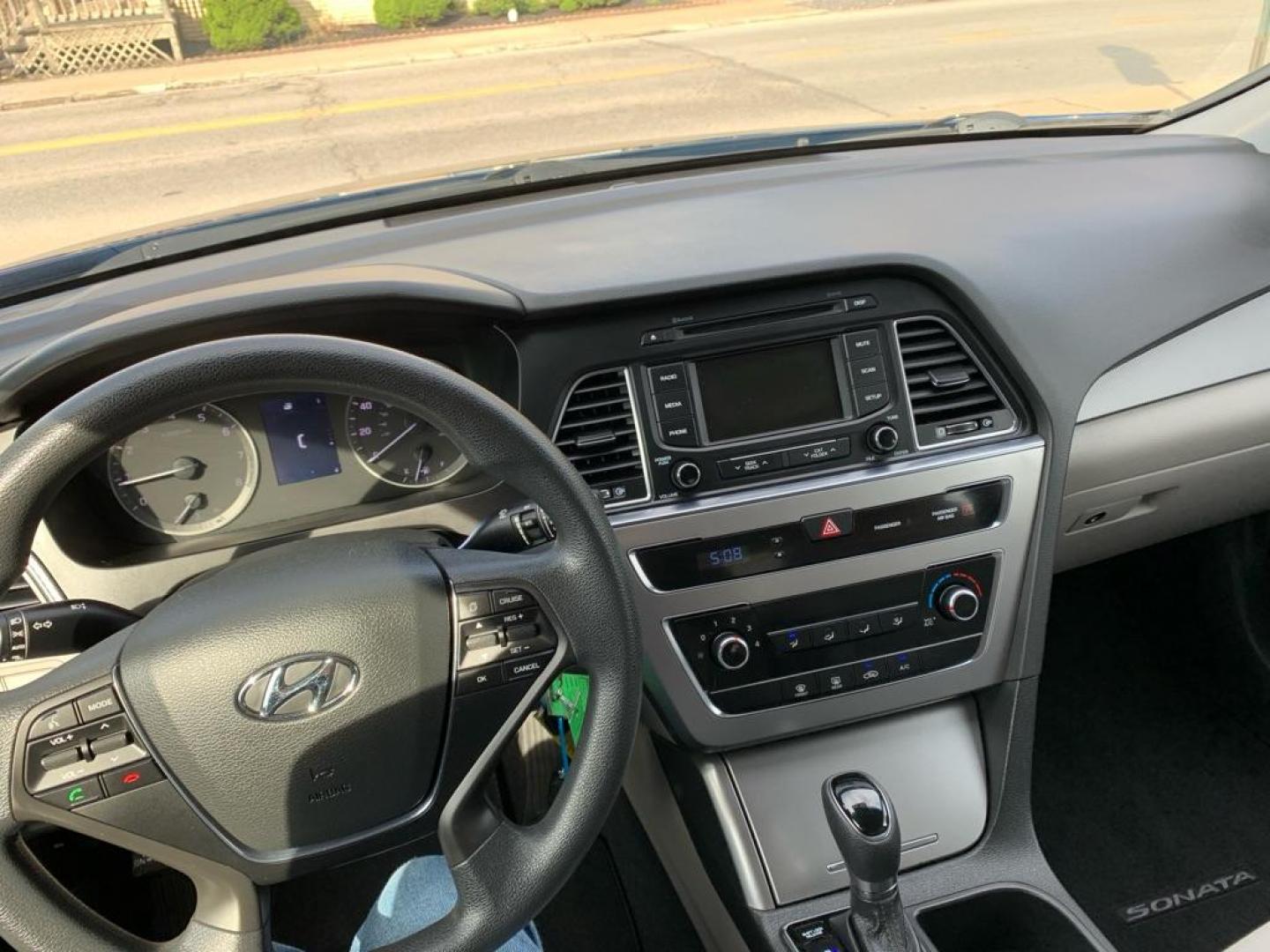 2015 BLUE HYUNDAI SONATA SE (5NPE24AF0FH) with an 2.4L engine, Automatic transmission, located at 503 First Street, Canonsburg, PA, 15317, (724) 745-0566, 40.266006, -80.178413 - Photo#0
