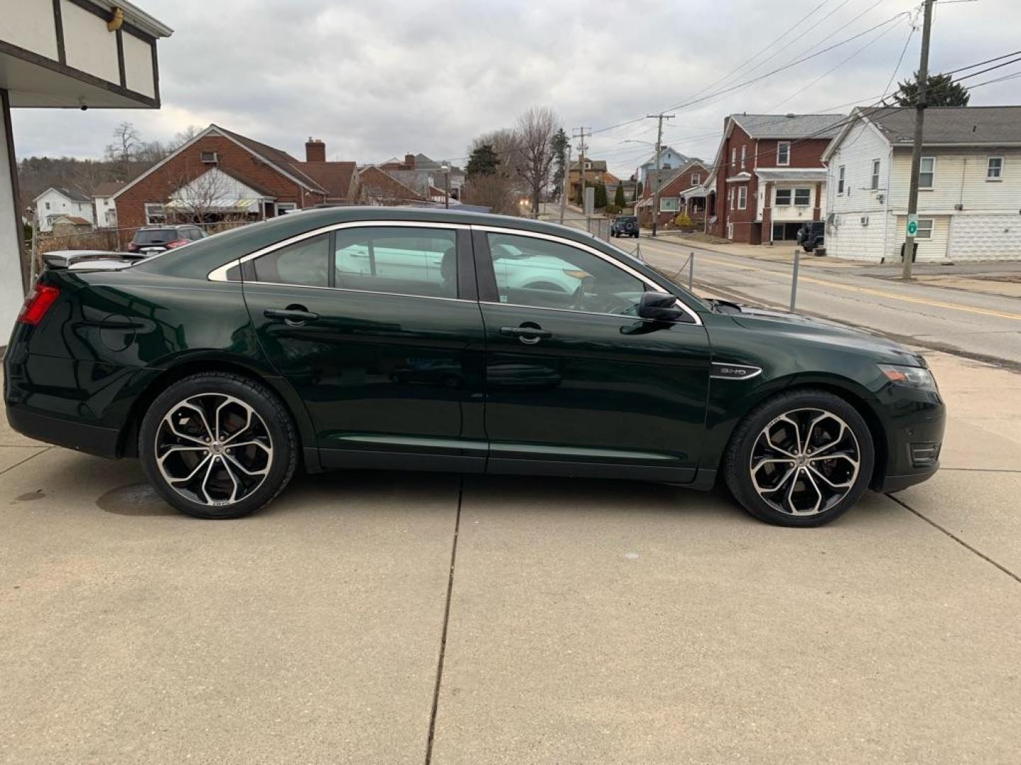2013 GREEN FORD TAURUS SHO (1FAHP2KT5DG) with an 3.5L engine, Automatic transmission, located at 503 First Street, Canonsburg, PA, 15317, (724) 745-0566, 40.266006, -80.178413 - CAR FAX AVAILABLE! WE FINANCE! FAST AND EASY APPROVALS! CALL US OR APPLY ONLINE: 724-745-0566 OFFICE WWW.USEDCARSCANONSBURGPA.COM AFTER HOURS QUESTIONS? TEXT US! 724-825-1817 - Photo#5