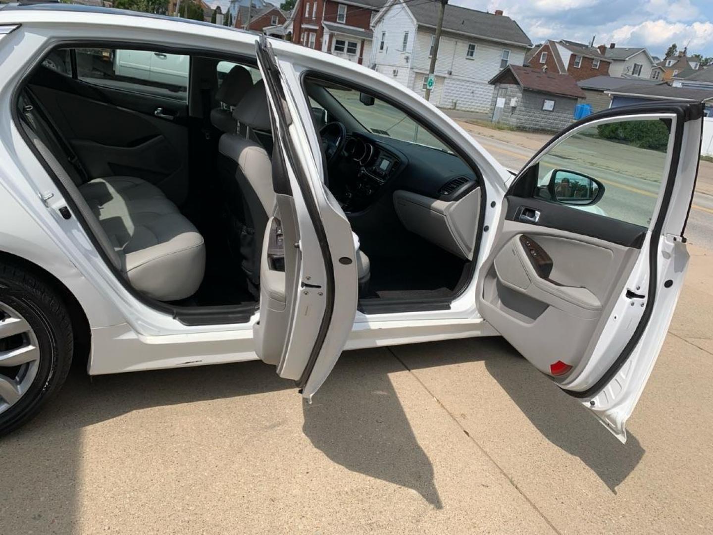 2015 WHITE KIA OPTIMA EX (5XXGN4A75FG) with an 2.4L engine, Automatic transmission, located at 503 First Street, Canonsburg, PA, 15317, (724) 745-0566, 40.266006, -80.178413 - CAR FAX AVAILABLE!, REAR CAMERA, PANORAMIC SUNROOF, INFINITY AUDIO SYSTEM, REMOTE START, AM/FM/CD/MP3/SIRIUSXM W/FREE 3-MO. SUBSCRIPTION, USB AND AUX INPUT, BLUTOOTH WIRELESS TECH, LEATHER SEATS, HEATED AND VENTILATED FRONT SEATS, HEATED STEERING WHEEL, HEATED OUTBOARD REAR SEATS, CRUISE CONTROL, FR - Photo#14