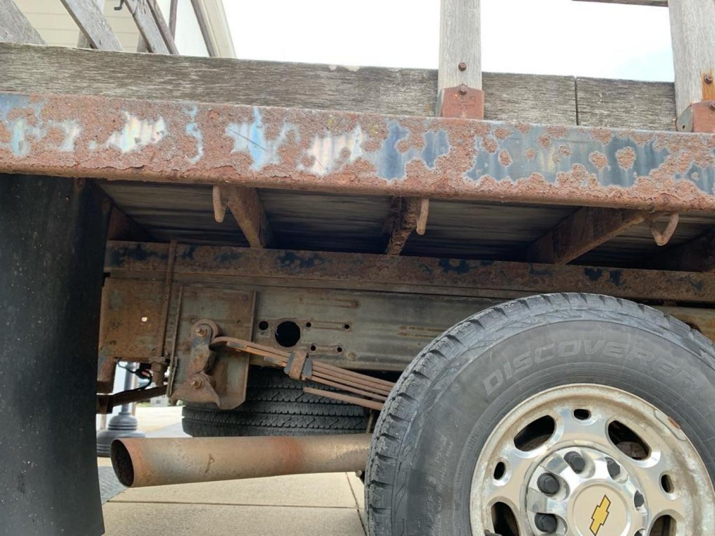 2008 WHITE CHEVROLET SILVERADO 2500 HEAVY DUTY (1GBHC29K98E) with an 6.0L engine, Automatic transmission, located at 503 First Street, Canonsburg, PA, 15317, (724) 745-0566, 40.266006, -80.178413 - Photo#16