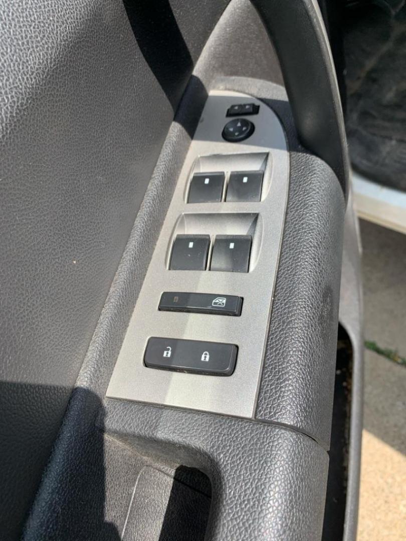 2008 WHITE CHEVROLET SILVERADO 2500 HEAVY DUTY (1GBHC29K98E) with an 6.0L engine, Automatic transmission, located at 503 First Street, Canonsburg, PA, 15317, (724) 745-0566, 40.266006, -80.178413 - Photo#20