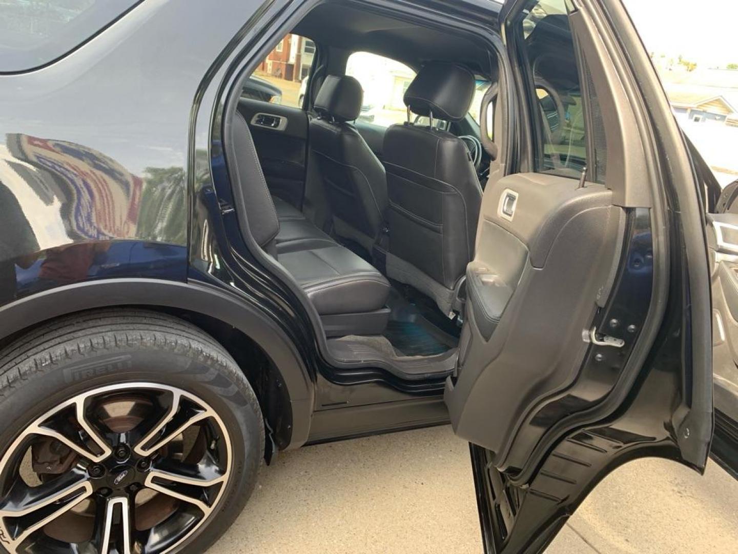 2015 BLACK FORD EXPLORER SPORT (1FM5K8GT1FG) with an 3.5L engine, Automatic transmission, located at 503 First Street, Canonsburg, PA, 15317, (724) 745-0566, 40.266006, -80.178413 - Photo#11