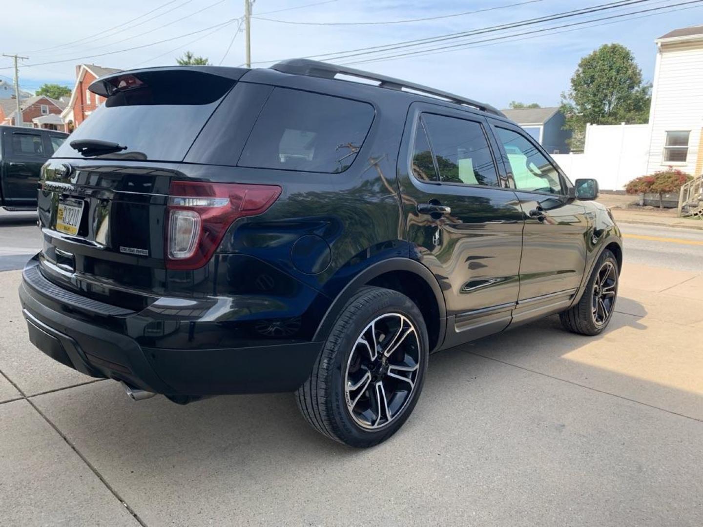 2015 BLACK FORD EXPLORER SPORT (1FM5K8GT1FG) with an 3.5L engine, Automatic transmission, located at 503 First Street, Canonsburg, PA, 15317, (724) 745-0566, 40.266006, -80.178413 - Photo#4