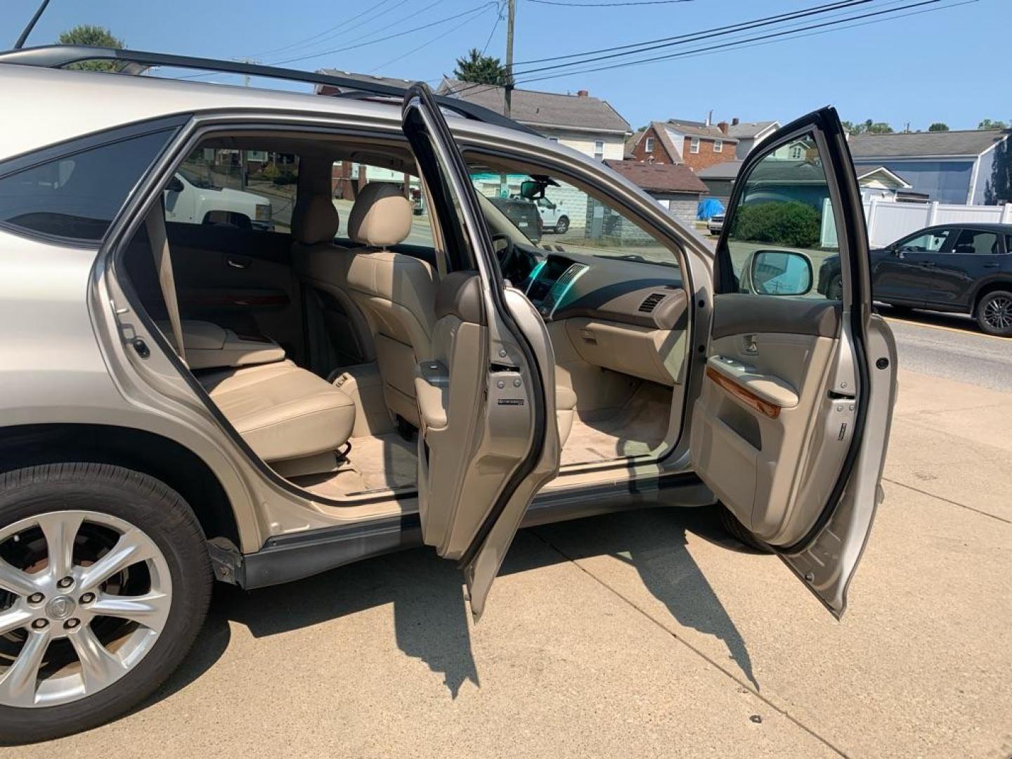 2008 GOLD LEXUS RX 350 (2T2HK31U58C) with an 3.5L engine, Automatic transmission, located at 503 First Street, Canonsburg, PA, 15317, (724) 745-0566, 40.266006, -80.178413 - Photo#12