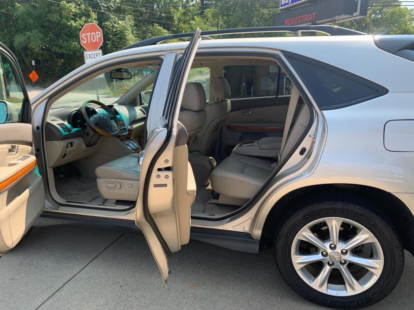 2008 GOLD LEXUS RX 350 (2T2HK31U58C) with an 3.5L engine, Automatic transmission, located at 503 First Street, Canonsburg, PA, 15317, (724) 745-0566, 40.266006, -80.178413 - Photo#13