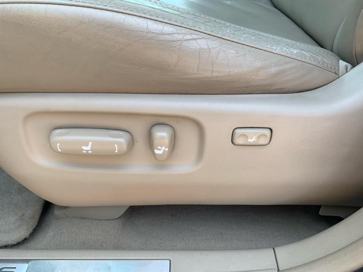 2008 GOLD LEXUS RX 350 (2T2HK31U58C) with an 3.5L engine, Automatic transmission, located at 503 First Street, Canonsburg, PA, 15317, (724) 745-0566, 40.266006, -80.178413 - Photo#21