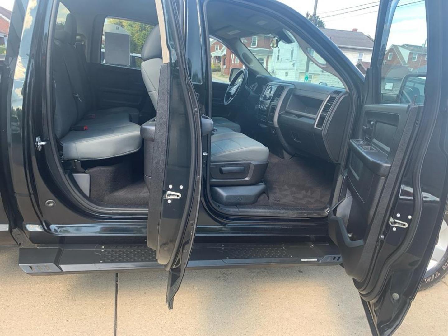2016 GREEN RAM 1500 TRADESMAN (1C6RR7FG0GS) with an 3.6L engine, Automatic transmission, located at 503 First Street, Canonsburg, PA, 15317, (724) 745-0566, 40.266006, -80.178413 - Photo#12