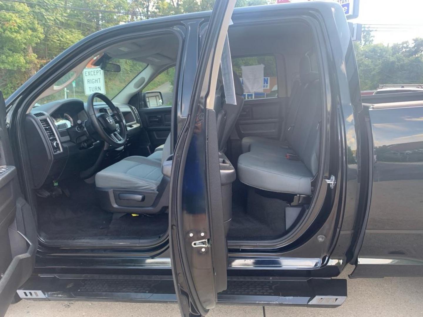 2016 GREEN RAM 1500 TRADESMAN (1C6RR7FG0GS) with an 3.6L engine, Automatic transmission, located at 503 First Street, Canonsburg, PA, 15317, (724) 745-0566, 40.266006, -80.178413 - Photo#16