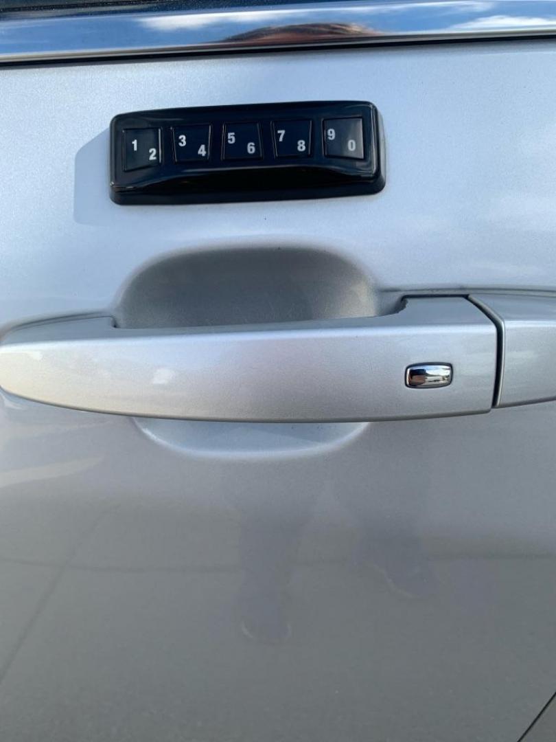 2018 SILVER CHEVROLET EQUINOX LT (2GNAXJEV4J6) with an 1.5L engine, Automatic transmission, located at 503 First Street, Canonsburg, PA, 15317, (724) 745-0566, 40.266006, -80.178413 - Photo#9
