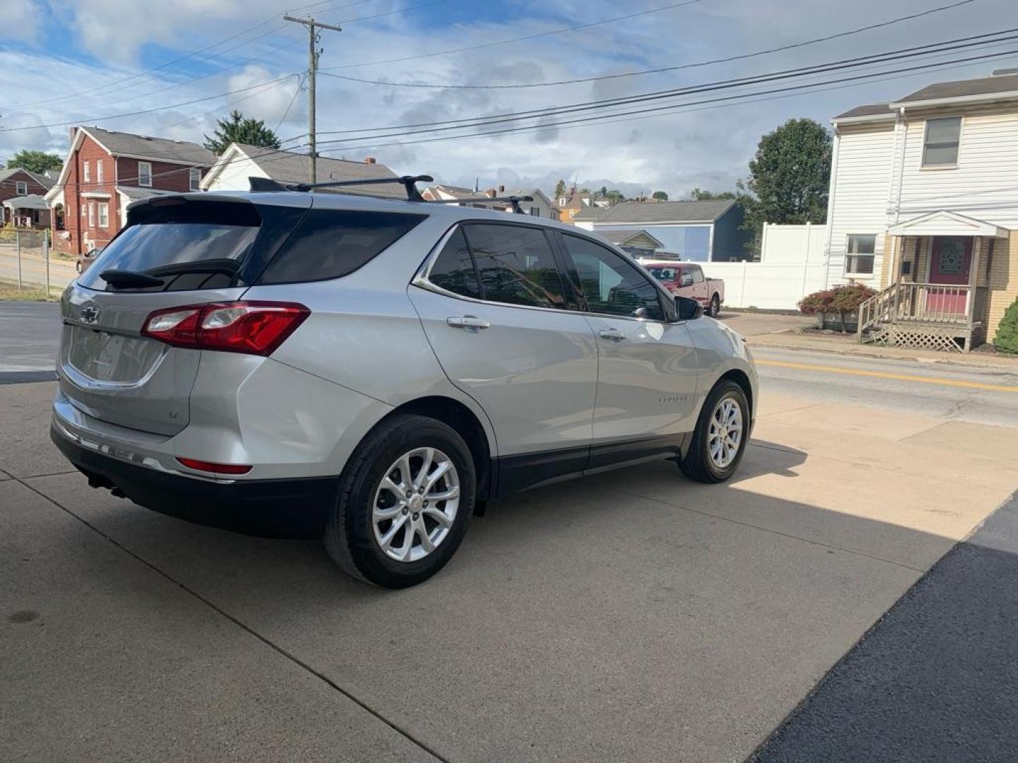 2018 SILVER CHEVROLET EQUINOX LT (2GNAXJEV4J6) with an 1.5L engine, Automatic transmission, located at 503 First Street, Canonsburg, PA, 15317, (724) 745-0566, 40.266006, -80.178413 - Photo#3
