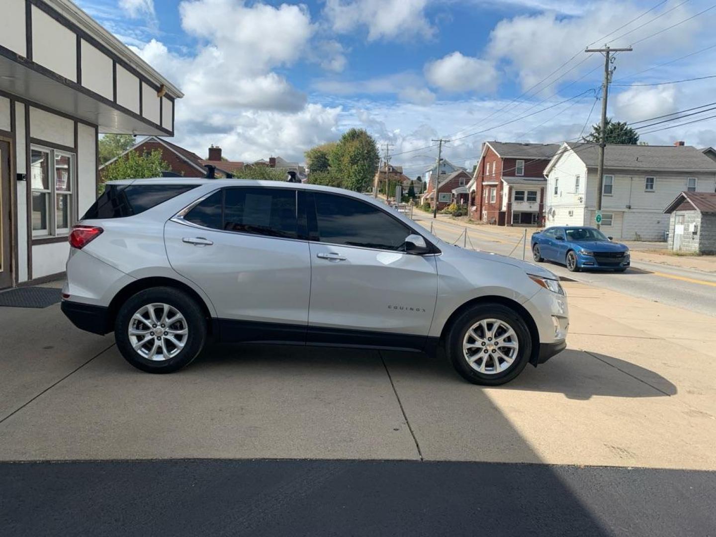 2018 SILVER CHEVROLET EQUINOX LT (2GNAXJEV4J6) with an 1.5L engine, Automatic transmission, located at 503 First Street, Canonsburg, PA, 15317, (724) 745-0566, 40.266006, -80.178413 - Photo#4