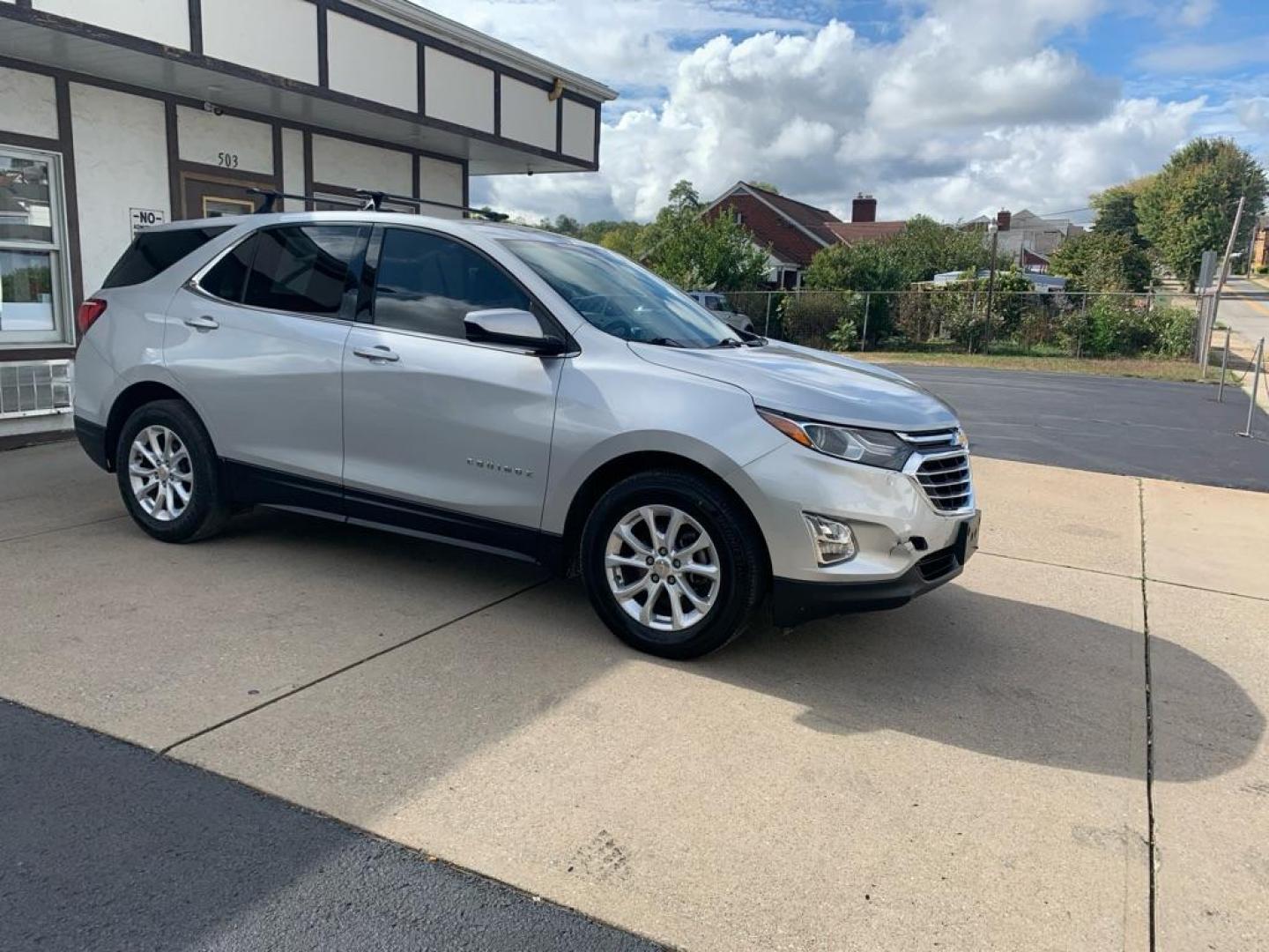 2018 SILVER CHEVROLET EQUINOX LT (2GNAXJEV4J6) with an 1.5L engine, Automatic transmission, located at 503 First Street, Canonsburg, PA, 15317, (724) 745-0566, 40.266006, -80.178413 - Photo#5