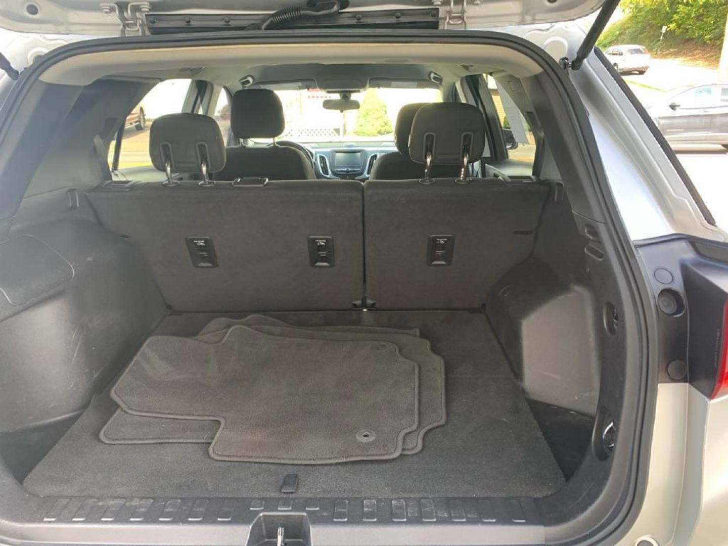 2018 SILVER CHEVROLET EQUINOX LT (2GNAXJEV4J6) with an 1.5L engine, Automatic transmission, located at 503 First Street, Canonsburg, PA, 15317, (724) 745-0566, 40.266006, -80.178413 - Photo#7
