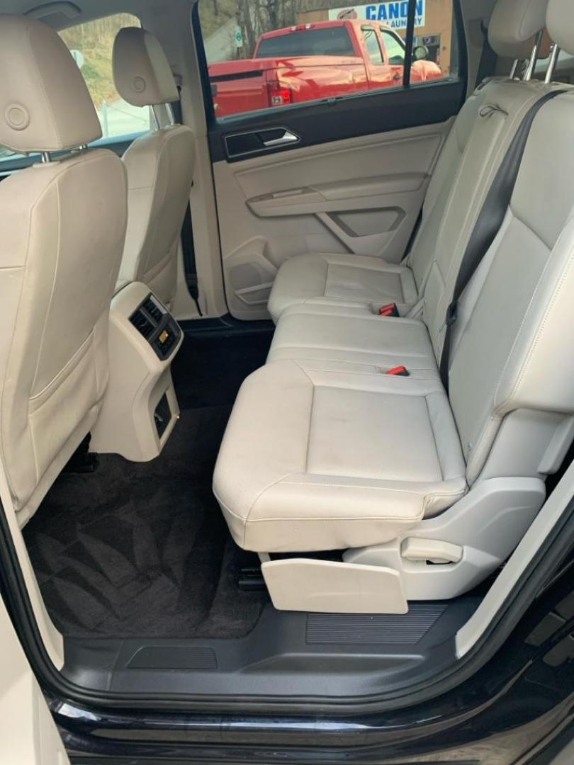 2018 BLACK VOLKSWAGEN ATLAS SE (1V2KR2CA1JC) with an 3.6L engine, Automatic transmission, located at 503 First Street, Canonsburg, PA, 15317, (724) 745-0566, 40.266006, -80.178413 - Photo#12
