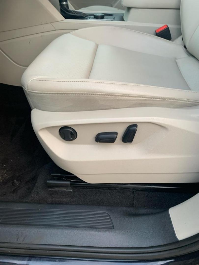 2018 BLACK VOLKSWAGEN ATLAS SE (1V2KR2CA1JC) with an 3.6L engine, Automatic transmission, located at 503 First Street, Canonsburg, PA, 15317, (724) 745-0566, 40.266006, -80.178413 - Photo#19