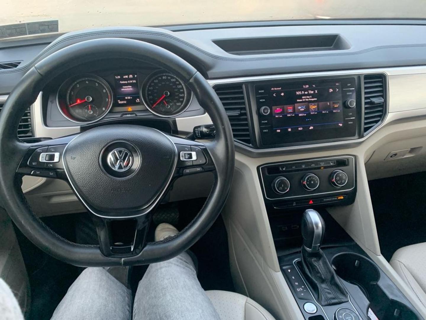 2018 BLACK VOLKSWAGEN ATLAS SE (1V2KR2CA1JC) with an 3.6L engine, Automatic transmission, located at 503 First Street, Canonsburg, PA, 15317, (724) 745-0566, 40.266006, -80.178413 - Photo#20