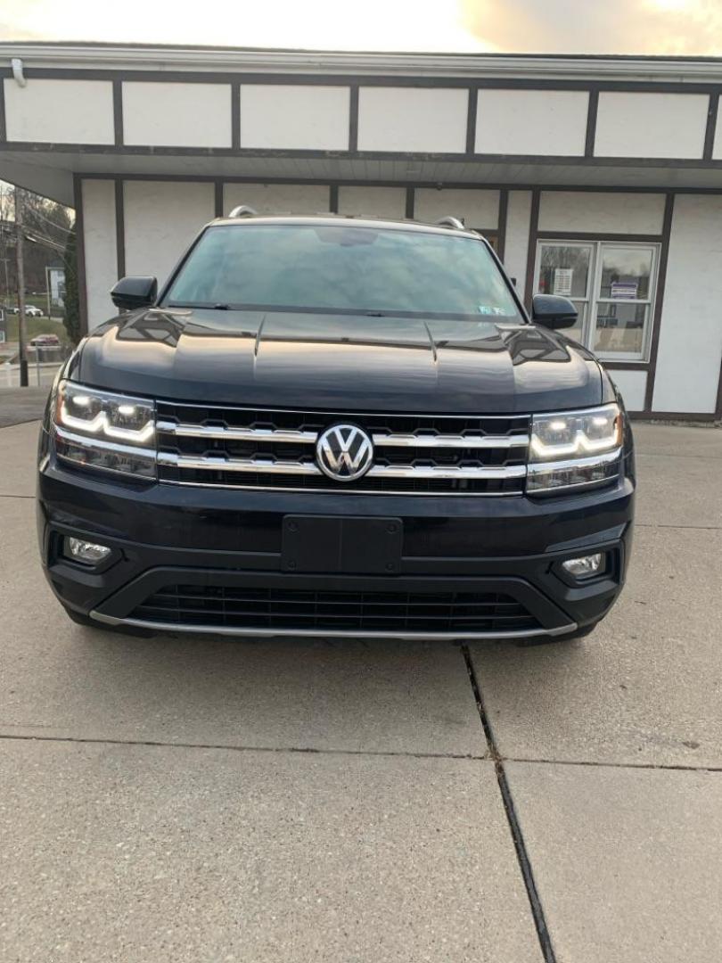 2018 BLACK VOLKSWAGEN ATLAS SE (1V2KR2CA1JC) with an 3.6L engine, Automatic transmission, located at 503 First Street, Canonsburg, PA, 15317, (724) 745-0566, 40.266006, -80.178413 - Photo#5
