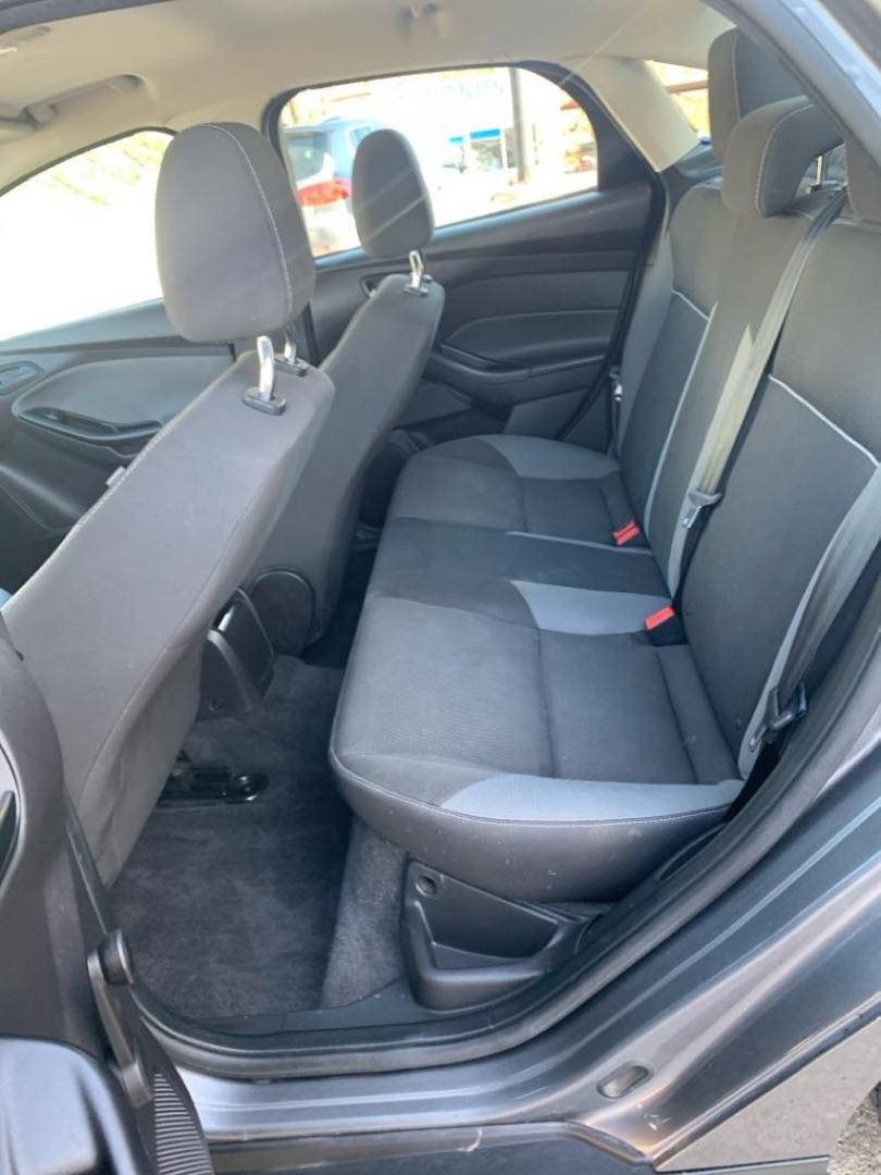 2012 GREY FORD FOCUS S (1FAHP3E2XCL) with an 2.0L engine, Automatic transmission, located at 503 First Street, Canonsburg, PA, 15317, (724) 745-0566, 40.266006, -80.178413 - Photo#10