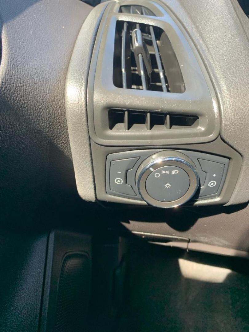 2012 GREY FORD FOCUS S (1FAHP3E2XCL) with an 2.0L engine, Automatic transmission, located at 503 First Street, Canonsburg, PA, 15317, (724) 745-0566, 40.266006, -80.178413 - Photo#16