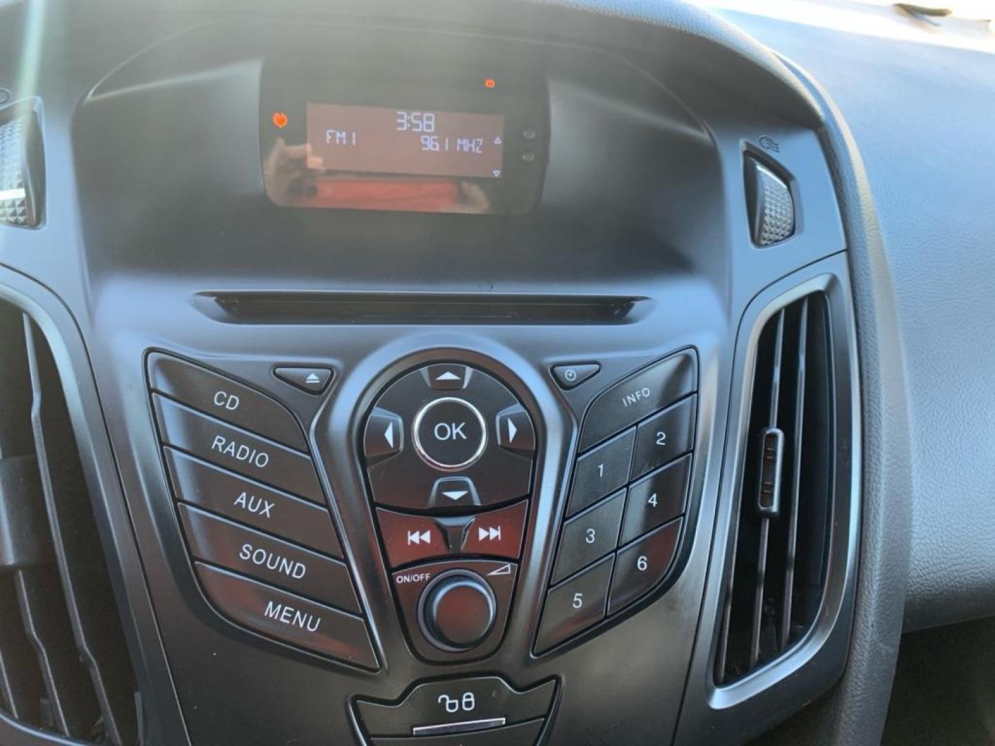 2012 GREY FORD FOCUS S (1FAHP3E2XCL) with an 2.0L engine, Automatic transmission, located at 503 First Street, Canonsburg, PA, 15317, (724) 745-0566, 40.266006, -80.178413 - Photo#18