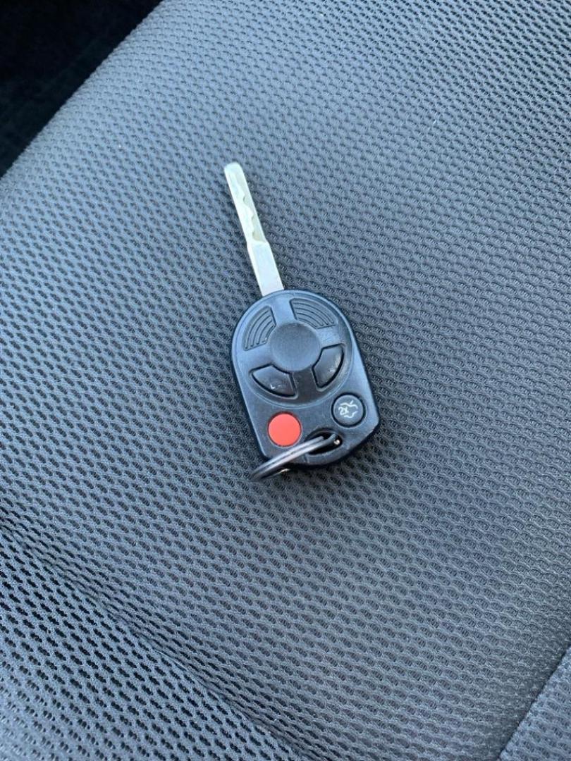 2012 GREY FORD FOCUS S (1FAHP3E2XCL) with an 2.0L engine, Automatic transmission, located at 503 First Street, Canonsburg, PA, 15317, (724) 745-0566, 40.266006, -80.178413 - Photo#21