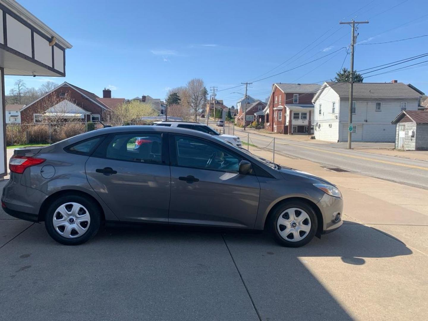 2012 GREY FORD FOCUS S (1FAHP3E2XCL) with an 2.0L engine, Automatic transmission, located at 503 First Street, Canonsburg, PA, 15317, (724) 745-0566, 40.266006, -80.178413 - Photo#3