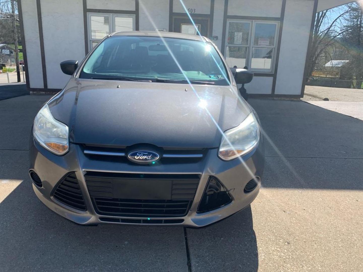 2012 GREY FORD FOCUS S (1FAHP3E2XCL) with an 2.0L engine, Automatic transmission, located at 503 First Street, Canonsburg, PA, 15317, (724) 745-0566, 40.266006, -80.178413 - Photo#5
