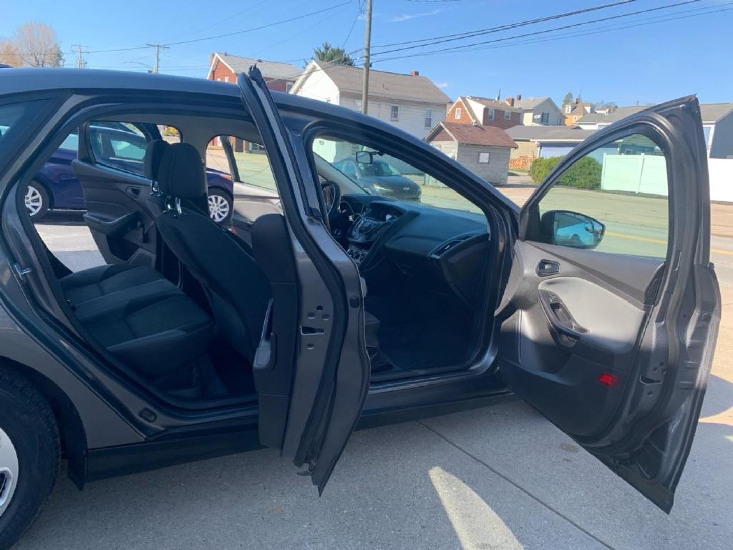 2012 GREY FORD FOCUS S (1FAHP3E2XCL) with an 2.0L engine, Automatic transmission, located at 503 First Street, Canonsburg, PA, 15317, (724) 745-0566, 40.266006, -80.178413 - Photo#7