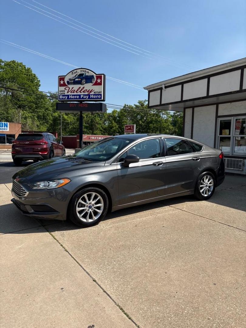 2017 GRAY FORD FUSION SE (3FA6P0HD8HR) with an 1.5L engine, Automatic transmission, located at 503 First Street, Canonsburg, PA, 15317, (724) 745-0566, 40.266006, -80.178413 - Photo#0