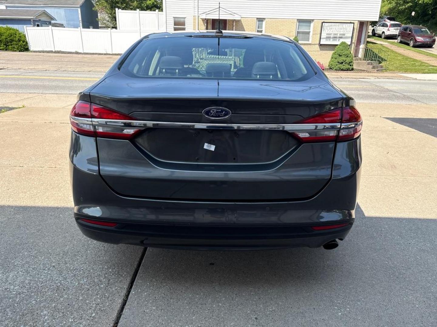 2017 GRAY FORD FUSION SE (3FA6P0HD8HR) with an 1.5L engine, Automatic transmission, located at 503 First Street, Canonsburg, PA, 15317, (724) 745-0566, 40.266006, -80.178413 - Photo#3