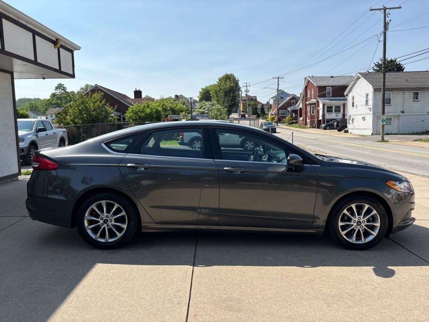 2017 GRAY FORD FUSION SE (3FA6P0HD8HR) with an 1.5L engine, Automatic transmission, located at 503 First Street, Canonsburg, PA, 15317, (724) 745-0566, 40.266006, -80.178413 - Photo#5